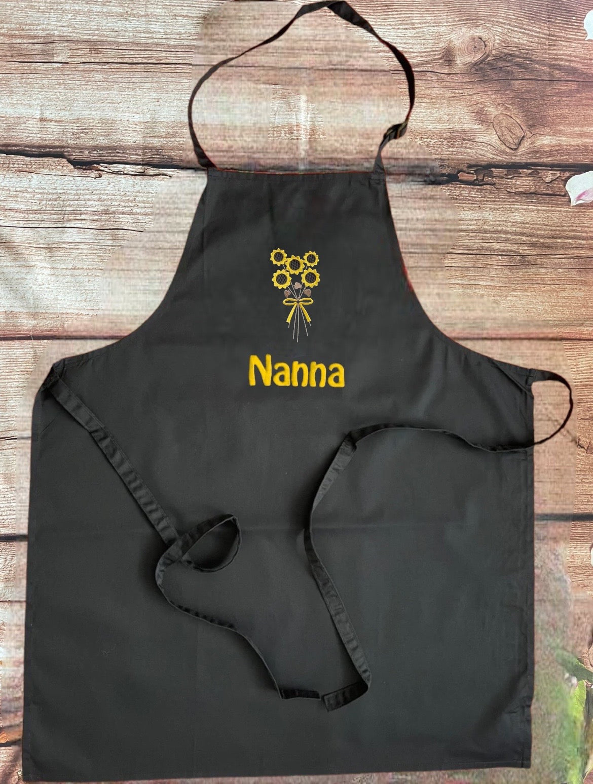 Mother's Day Apron personalised with embroidered name and choice of flower bouquet - ideal gift for Mummy, Nanny, Grandma, Mom